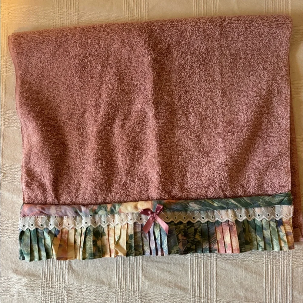Vintage Pink Towel with Ruffled Trim